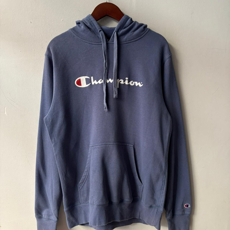 L Champion sweatshirt