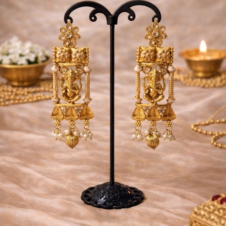 Antik gold Ganesh detaylı küpe