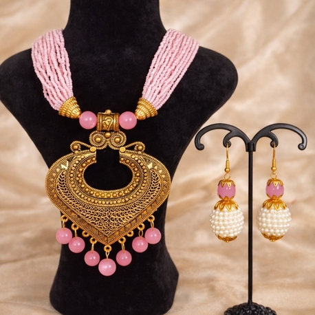 pembe uzun kolye