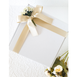 Beyaz Hediye Kutusu - Bej Tasarım (25x25x8 cm)