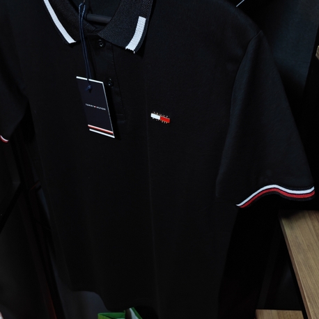 Tommy Hilfiger İkonik Şerit Detaylı Siyah Polo Tişört