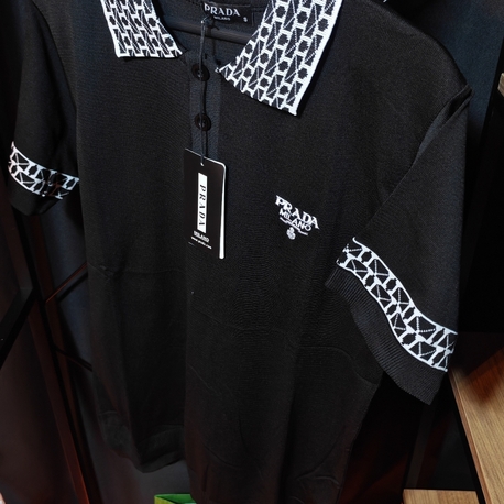 Prada Milano Geometrik Desen Detaylı Siyah Polo Tişört