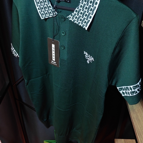 Prada Milano Geometrik Desen Detaylı Zümrüt Yeşili Polo Tişört