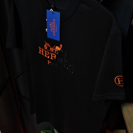 Hermès Paris Logolu ve At Arabası Nakışlı Siyah Tişört
