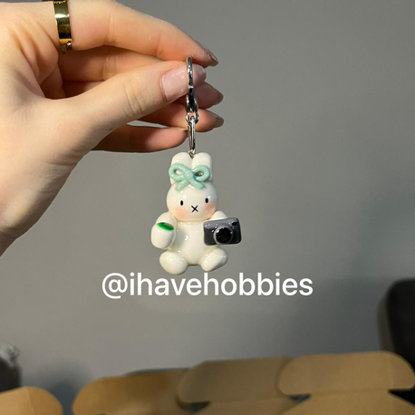 kamera ve yeşil çaylı miffy charm