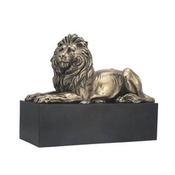 VERONESE BİBLOLAR-Wise Hayvanlar Alemi-WISE KAİDE ÜZERİNDE UZANAN ASLAN-22x9x17 CM-JWU76538A4