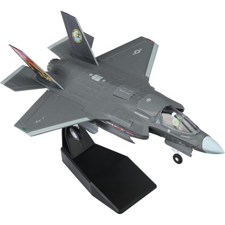 F35 Savaş Uçağı Maketi 1:72 Ölçek 22x15x7 cm Dekoratif Model Uçak