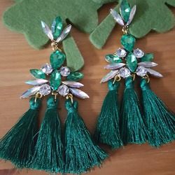 Taşlı Püsküllü Küpe 