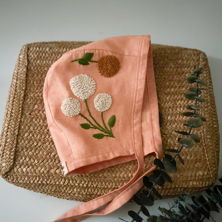 Yavruağzı Çiçekli bonnet
