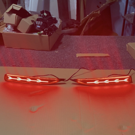 Corolla 2019-2026 Arka Tampon Kayar LED Reflektör 