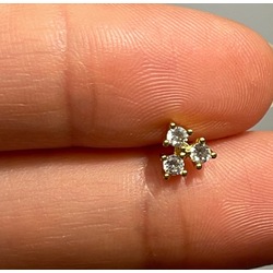 3 taşlı gold piercing 