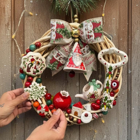 El Yapımı Çini Kapı Süsü – Doğal Ahşap Kapı Çelengi (30 cm)