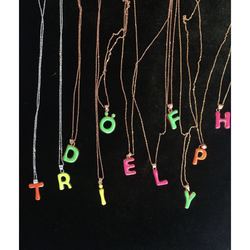 neon harf kolye
