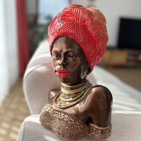 Afrikalı Kız Heykeli