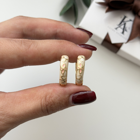 Ekru Mineli Gold Yapraklı Küpe(2cm)