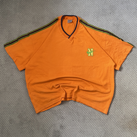 90s Nike swoosh tee ( l - xl )