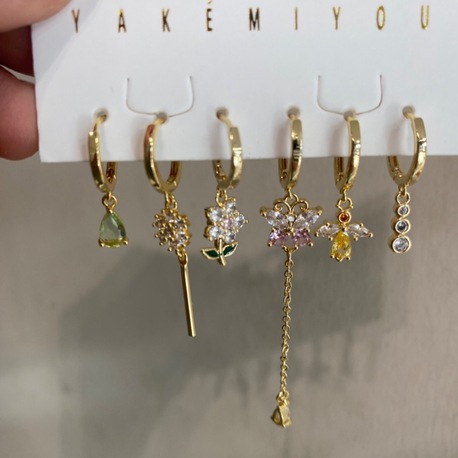 Çiçek Figürlü Set Küpe