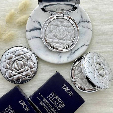 Dior aydınlatıcı palet deri