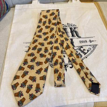 Flower Pot Pattern Tie