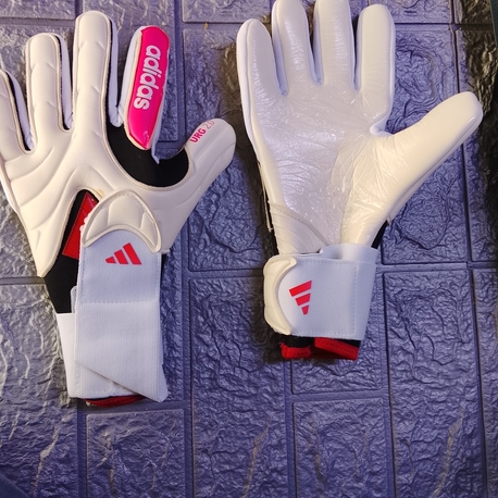 Adidas eldiveni 8 numara mevcuttur 