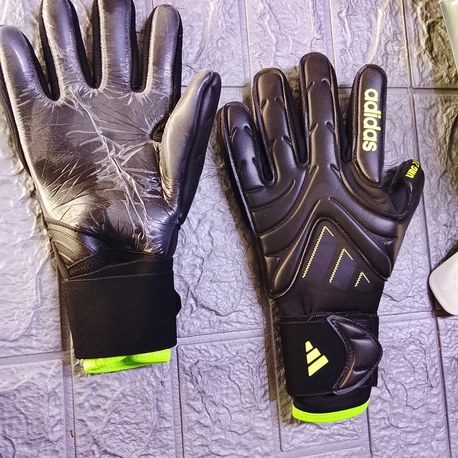 Adidas eldiveni 9 numara 