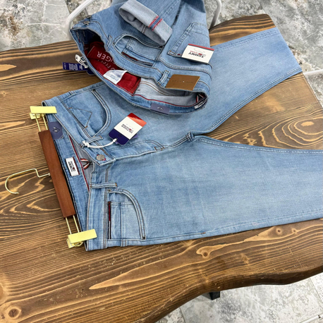 Tommy Slim Fit Luxury Denim | Signature Details & Premium Finish.
