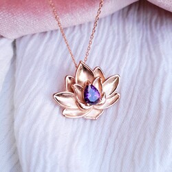 Mor Lotus Kolye