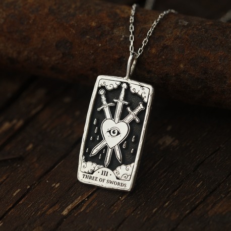 925K Gümüş Three of Swords Tarot Kolye