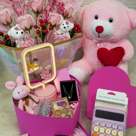  Kız Arkadaşa Sürpriz Hediye Paketi - Pembe Peluş Ayıcıklı & Güllü Buketli Dev Set