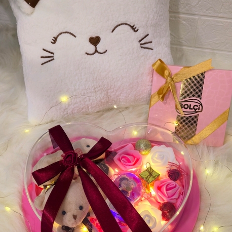İhtişam kutusu & kedi yastık & aşk çikolatası / 3‘ lü set