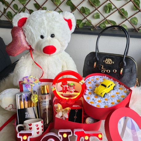 LOVE Işıklı Premium Hediye Seti – Peluş & Çanta/Birbirinden Güzel Hediyelerle Dolu