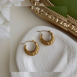 Lente Aksesuar Antik Gold Renk Kabartma Kalp Desenli Vintage Çelik Küpe
