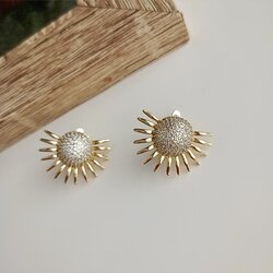Lente Aksesuar Xuping 14 Ayar Altın Kaplama Zirkon Taşlı Işıltılı Güneş Küpe