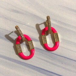 Neon pembe zirkon taşlı küpe