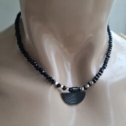 siyah kristal tas kolye