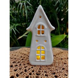  Seramik ev şeklinde mumluk. 19 cm