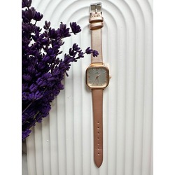 Pudra rengi kordon, rosegold çerçeve, beyaz renk kadranlı saat. Seçtiğiniz bileklik hediye