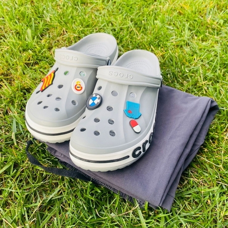 Crocs Unısex Gri-Siyah Yazılı Terlik