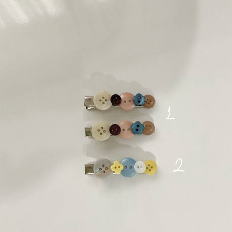 Button hair clips 