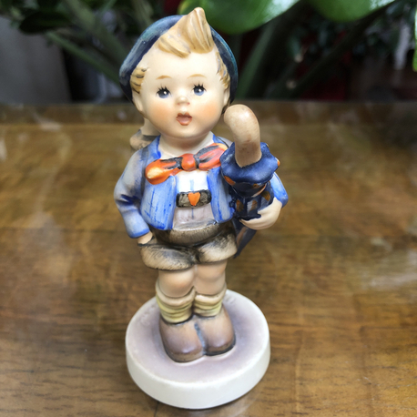 Goebel Hummel Figür Sepetinde Domuzcuğuyla 