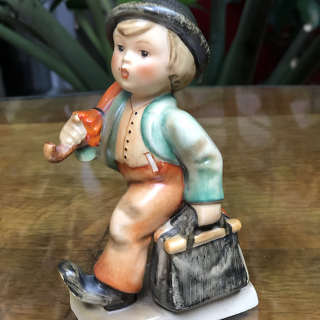 Goebel Hummel Figür Elinde Şemsiye Ve Çantasıyla