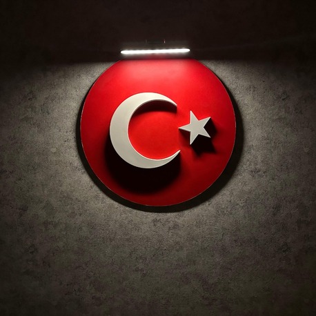  Işıkla Gelen Gurur - Şarjlı LED Türk Bayrağı Tablosu