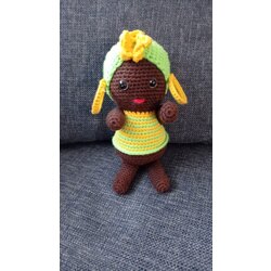 Amigurumi El Yapımı Kız Bebek Kahverengi-Sarı-Yeşil