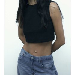 KOLSUZ SİYAH CROP