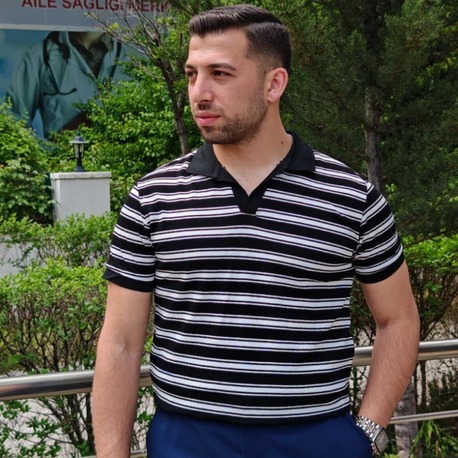 Premium Siyah Çizgili V Yaka Tişört