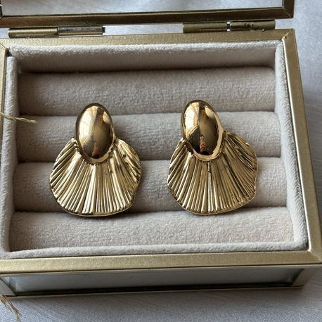 Yelpaze Form Gold Küpe