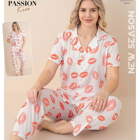 Beyaz dudak desenli pijama takımı 