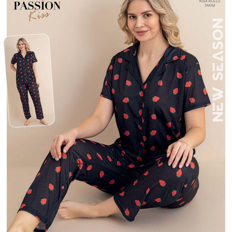 Çilekli siyah pijama takımı 