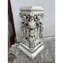 Antika alçı heykel sütun