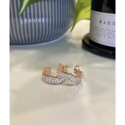 925 on Silver✨ Baget Taşlı Rose küpe